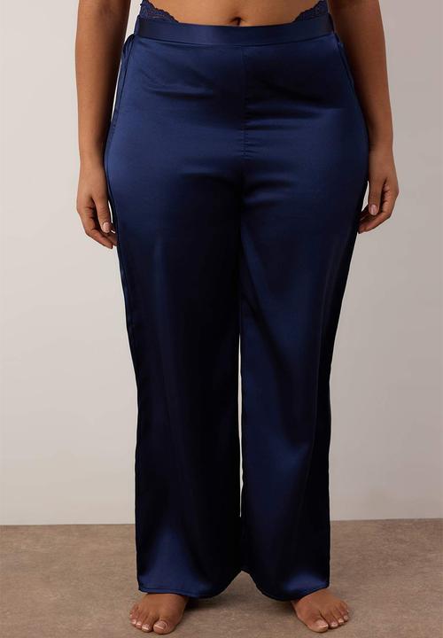 Trendyol - Plus 3-Piece Dowry Set Top Lace Bottom Satin Pajama Set - Navy Blue