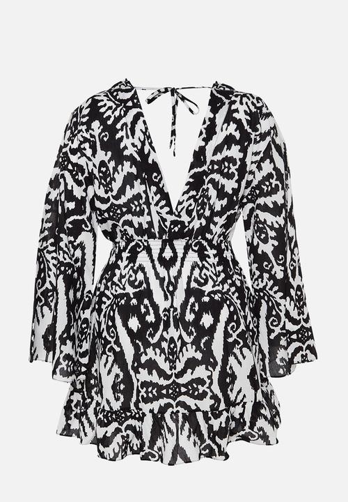 Trendyol - Plus Spanish Sleeve Mini Skater Dress Ethnic Pattern - Black/White