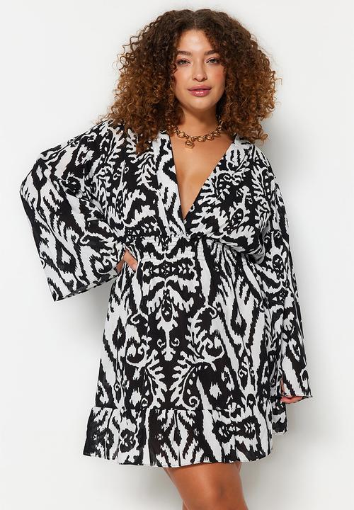 Trendyol - Plus Spanish Sleeve Mini Skater Dress Ethnic Pattern - Black/White