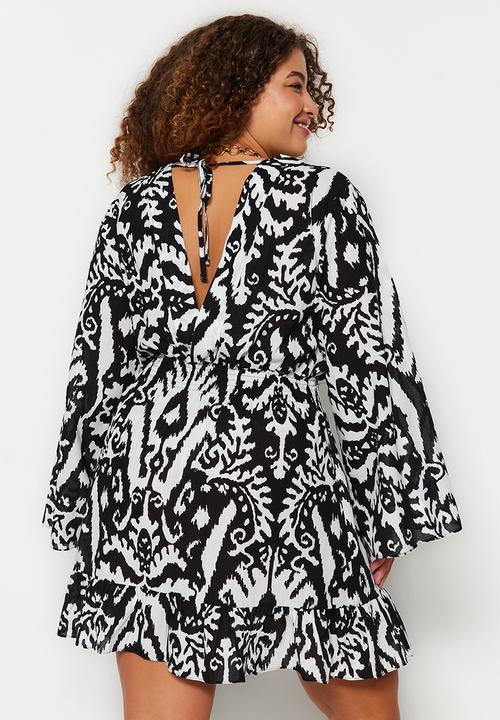 Trendyol - Plus Spanish Sleeve Mini Skater Dress Ethnic Pattern - Black/White