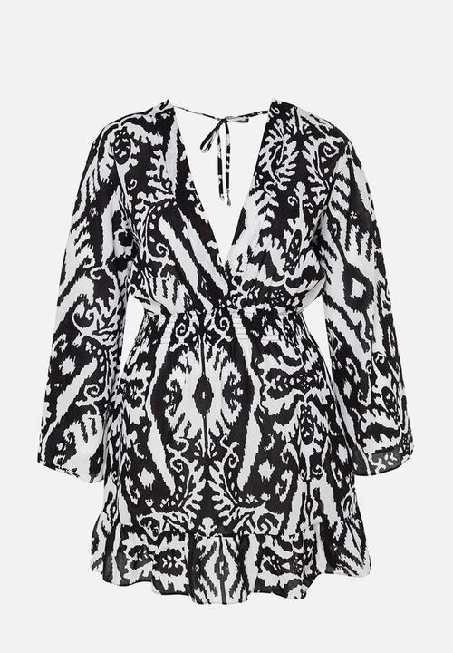 Trendyol - Plus Spanish Sleeve Mini Skater Dress Ethnic Pattern - Black/White