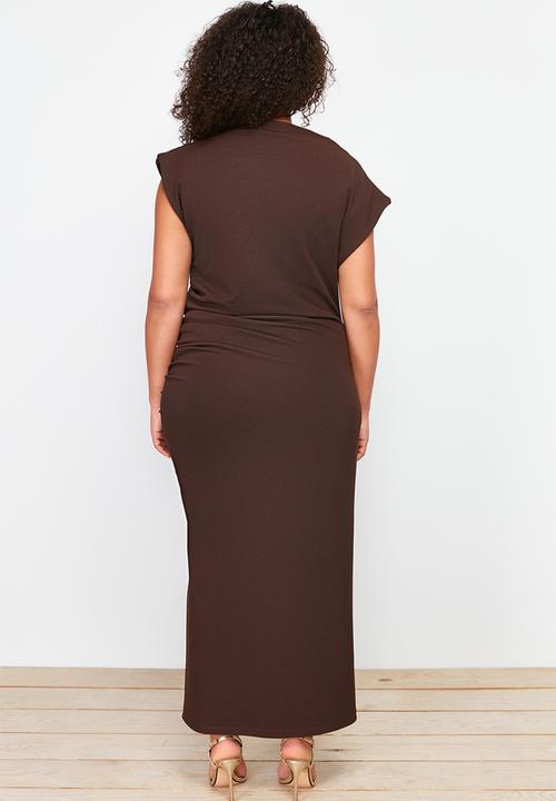 Trendyol - Plus Gather Detailed Midi Knitted Dress - Brown