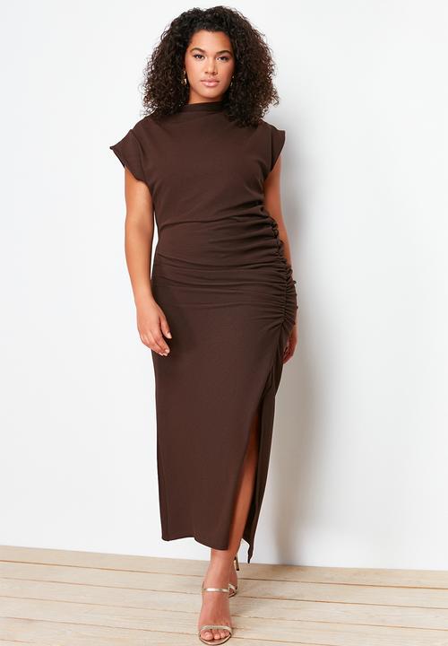 Trendyol - Plus Gather Detailed Midi Knitted Dress - Brown