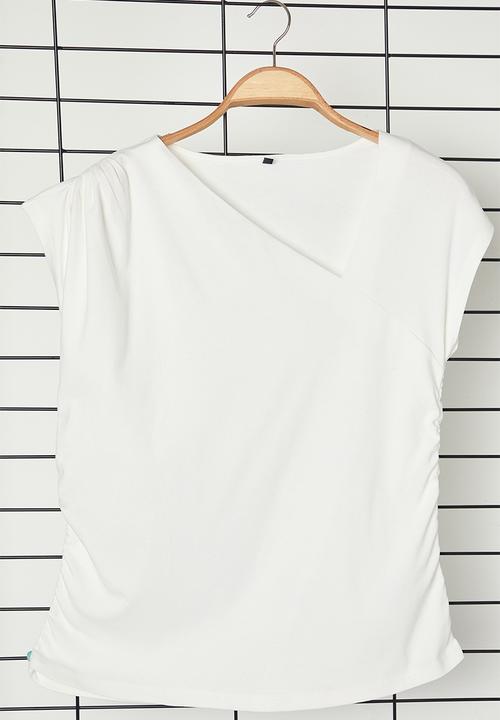 Trendyol - Plus Asymmetrical Neckline Knitted Blouse - Ecru