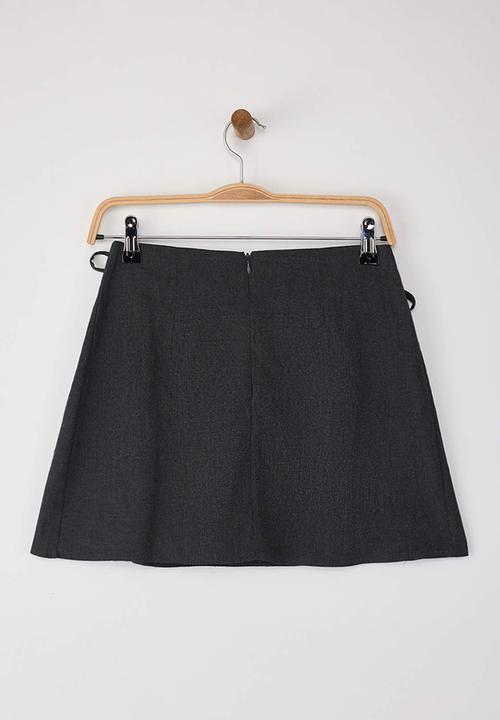 Trendyol - Pleated Mini Skirt with Ribbon Detail - Dark Anthracite