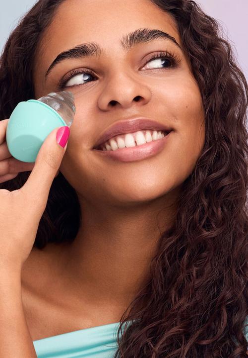 essence - Disney THE LITTLE MERMAID Ice Face Roller - 01 Keep It Cool, Mermaid