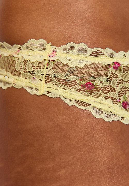 New Look - Printed lace & trim  - 86 mid yellow