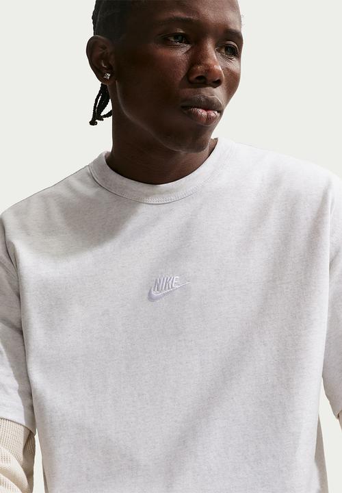 Nike - NSW Premium Essentials Sust T-Shirt - Lt Grey