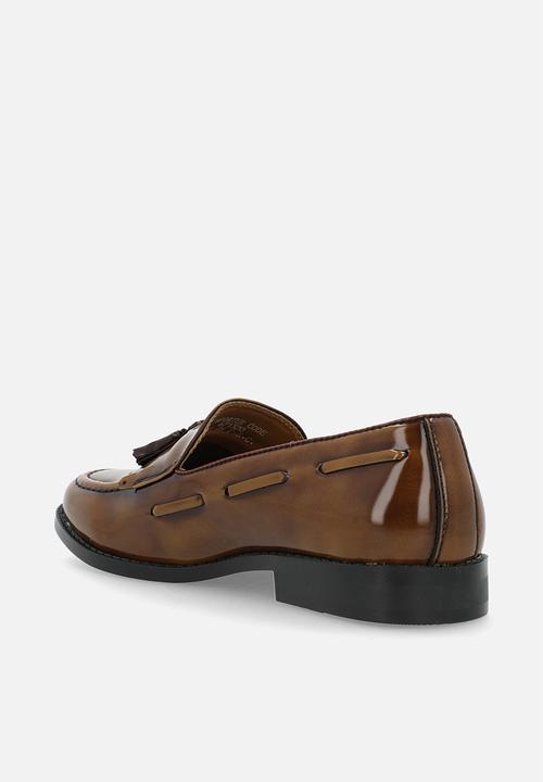 PC - Crouch Hi-shine kiltie trim loafer - tan