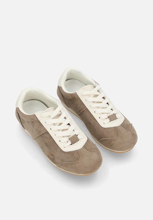 Pop Candy - Retro-style suedette sneakers - mocha/white
