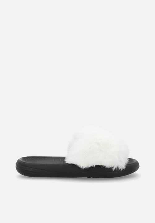 Pop Candy - Fluffy slippers - white/black