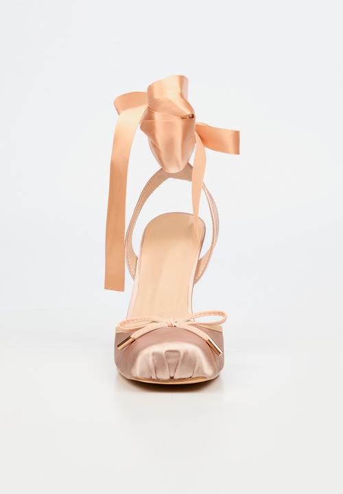 Miss Black - Adina 1 closed toe ankle strap - beige