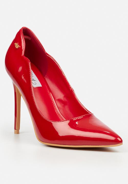 Miss Black - Lola 1 court - red