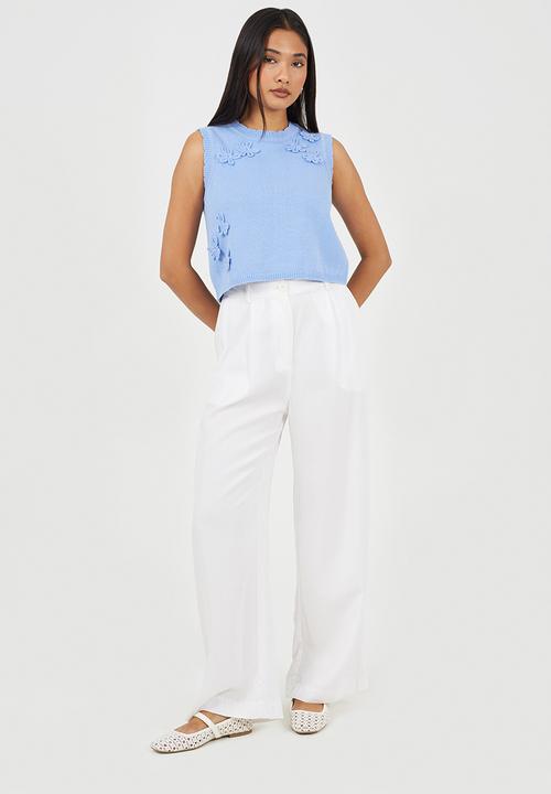 Brave Soul - Ladies Crew Neck Knitted Tank With Crochet Flower Placement - Blue
