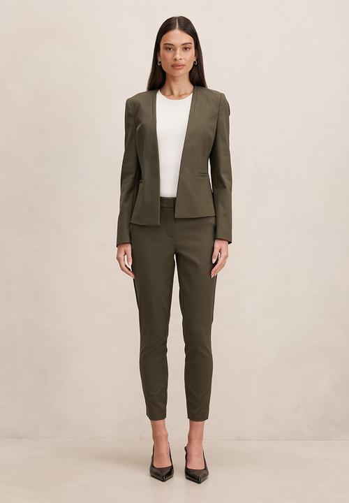 Forever New - Farrah fitted blazer in deep olive