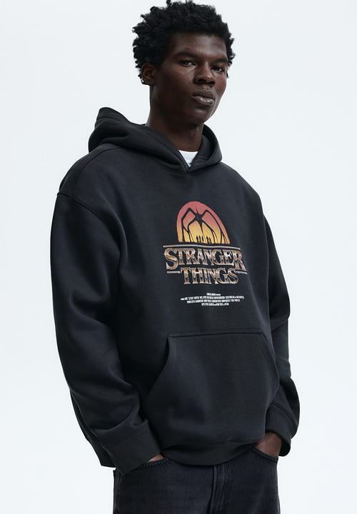 H&M - Loose fit hoodie - black/stranger things