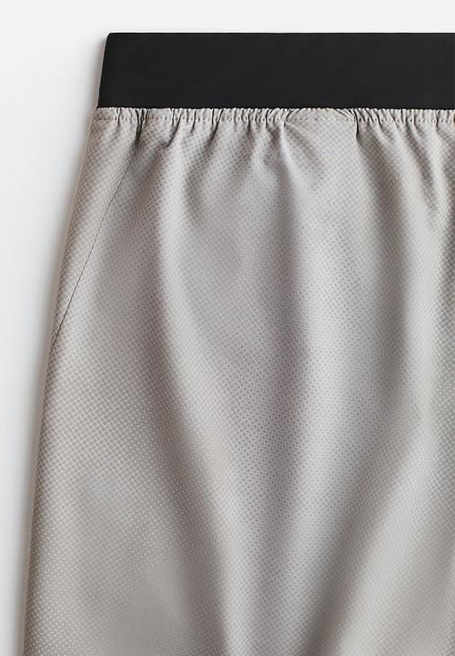 H&M - Mid-length sports shorts with drymove - light beige