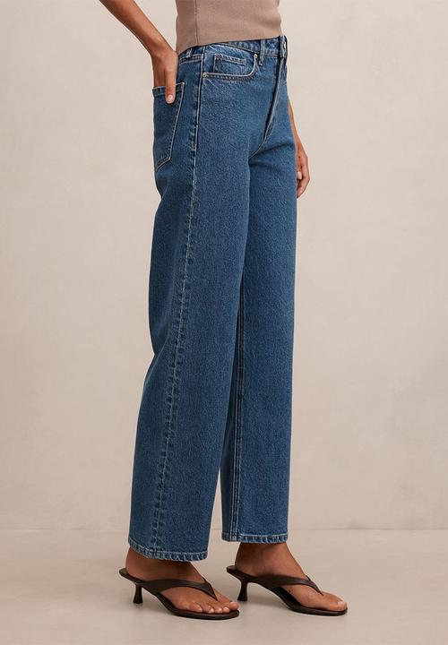 Forever New - Nicki Mid-Rise Straight Jeans in Mid Wash