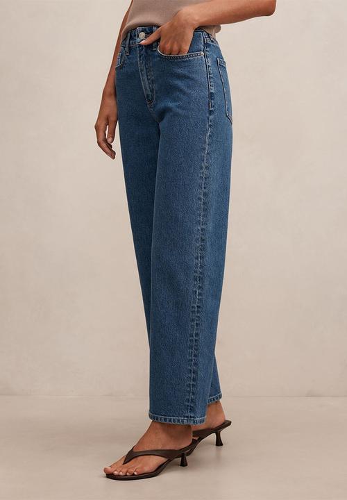Forever New - Nicki Mid-Rise Straight Jeans in Mid Wash