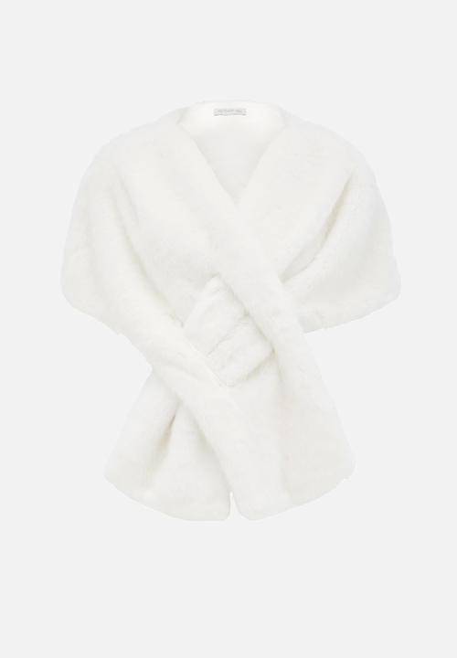 Forever New - Sophia faux fur wrap in porcelain