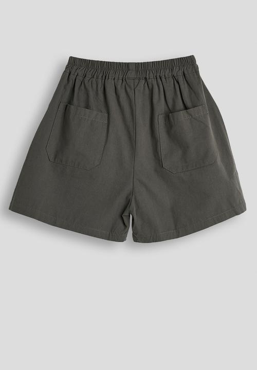 Pop Candy - Stylised front pocket shorts - charcoal