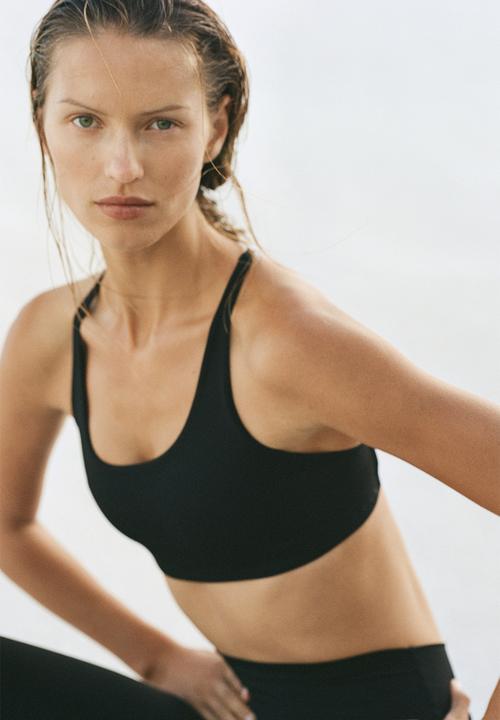 H&M - Sculptmove? medium support sports bra - black