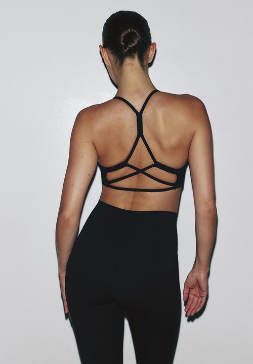 H&M - Sculptmove? medium support sports bra - black