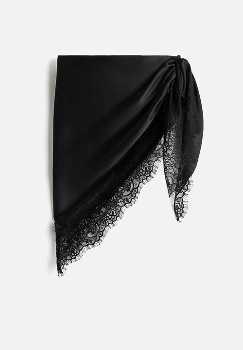 H&M - Lace-trimmed triangle scarf - black