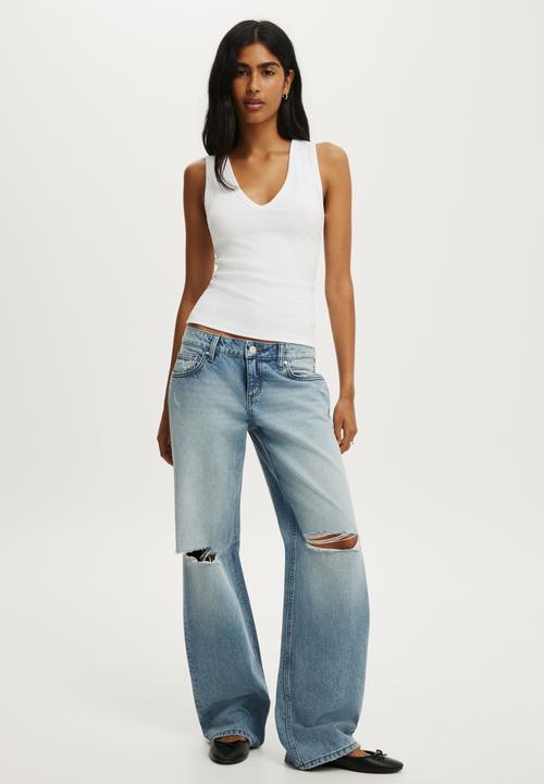 Cotton On - Low Rise Straight Jean - Saltstone Blue Ripped