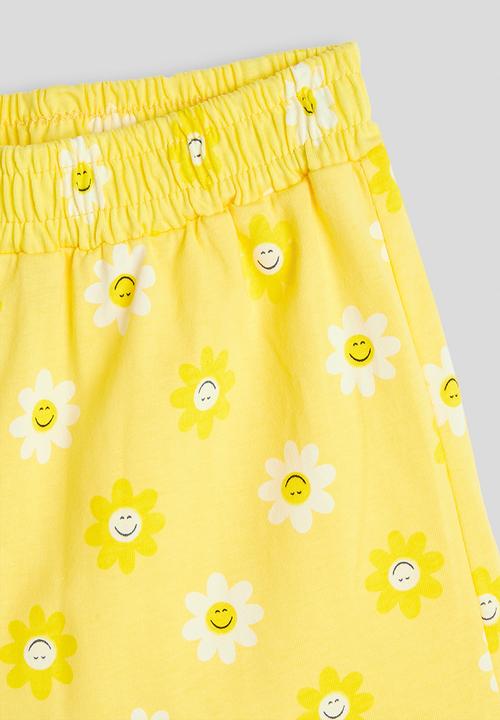 Pop Candy - Cartoon daisy applique tee with aop shorts - yellow
