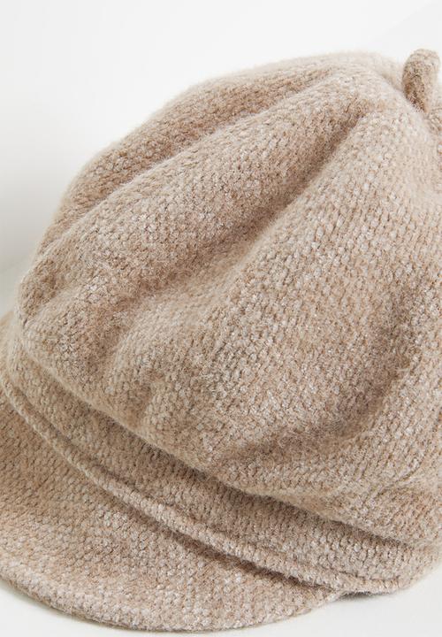 Tessa Design - Coral Fluffy Baker Boy Hat - Beige