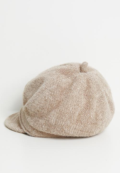 Tessa Design - Coral Fluffy Baker Boy Hat - Beige