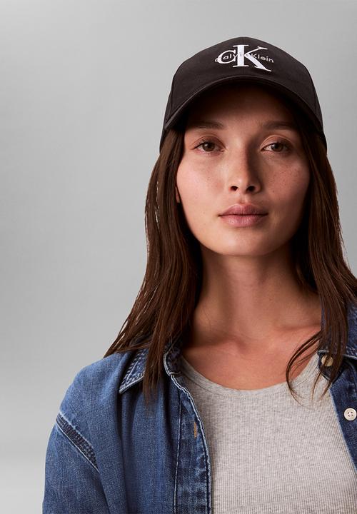 Calvin Klein - Monologo embroidery baseball hat - black