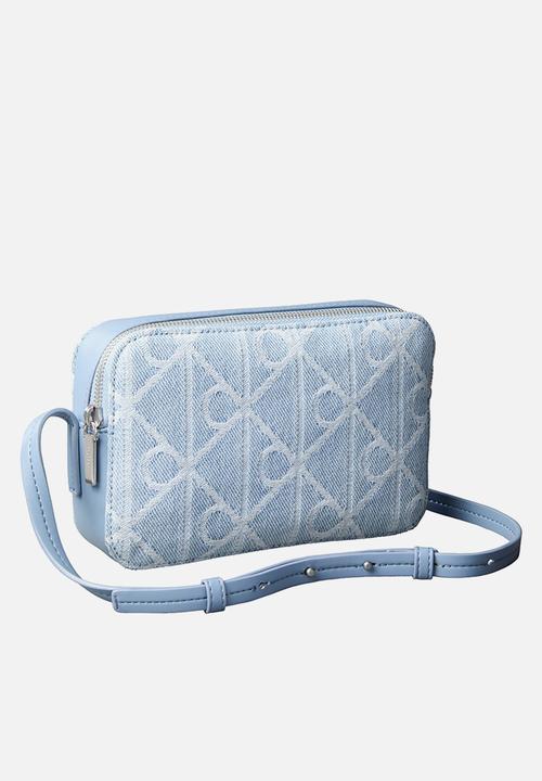 Calvin Klein - Emblem aop denim camera bag - denim jqd light wash
