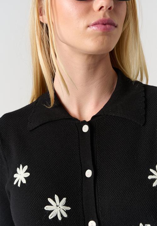 Me&B - Scalloped Collar Daisy Knit - Black Daisy