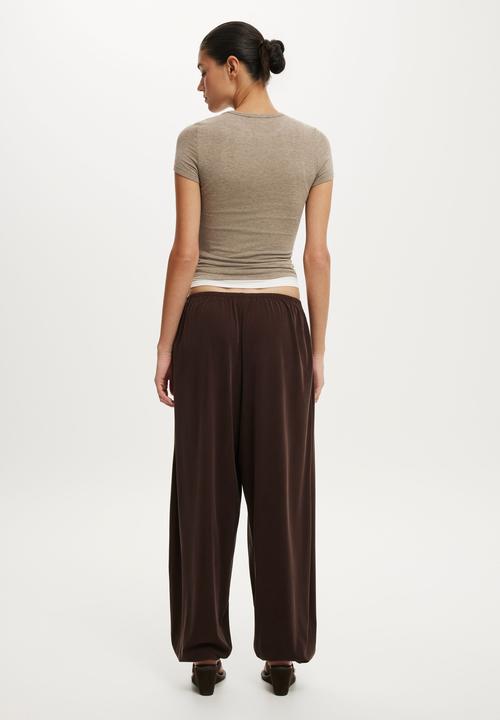 Cotton On - Honey Balloon Pant - Dark Oak