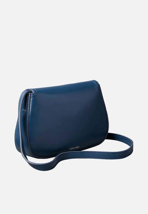 Calvin Klein - Ck flap camera bag - key largo