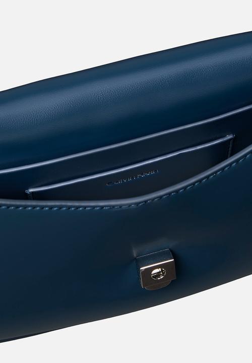 Calvin Klein - Ck flap camera bag - key largo