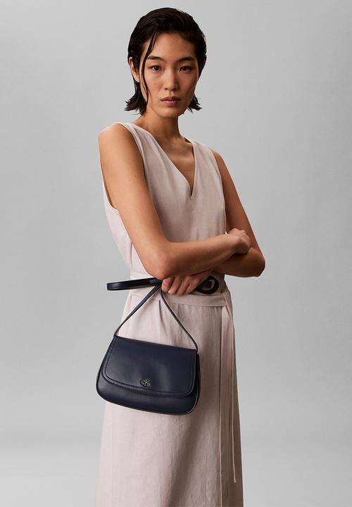 Calvin Klein - Ck flap camera bag - key largo