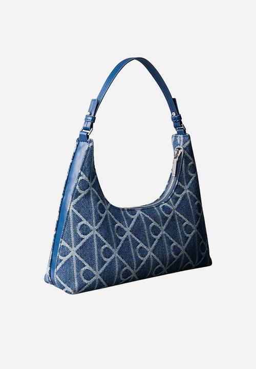 Calvin Klein - Emblem aop denim shoulder bag - denim jqd medium wash