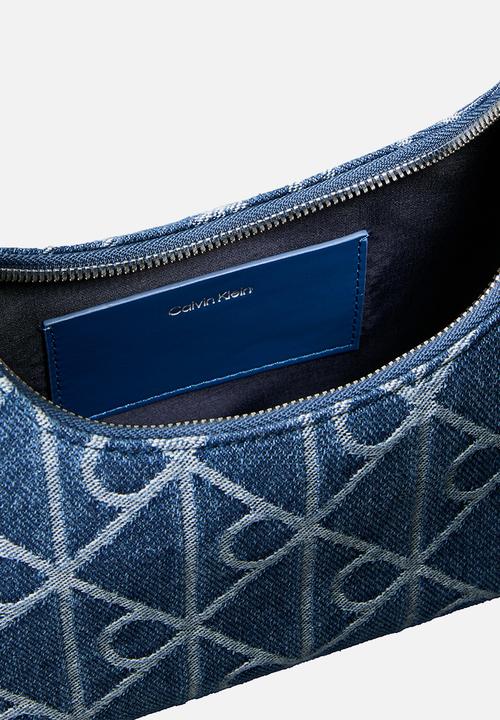 Calvin Klein - Emblem aop denim shoulder bag - denim jqd medium wash