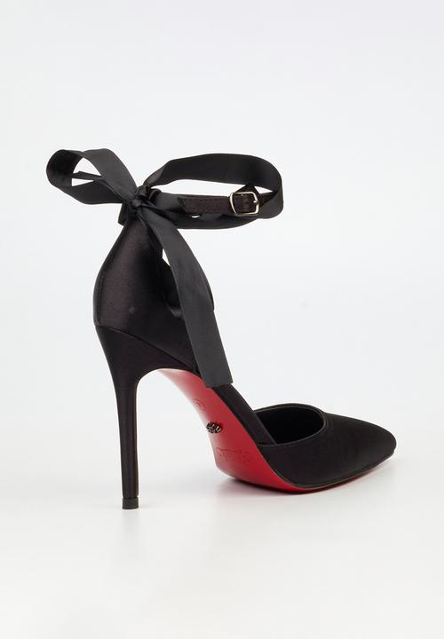 Miss Black - Lola 69 closed toe ankle strap - black