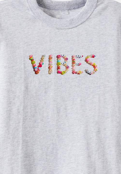Cotton On - Essential Short Sleeve Graphic Tee - Grey Marle/Vibes