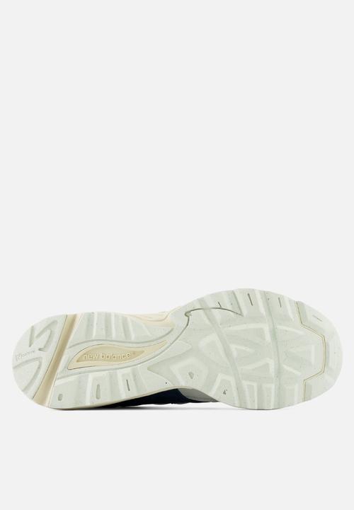 New Balance  - 880R