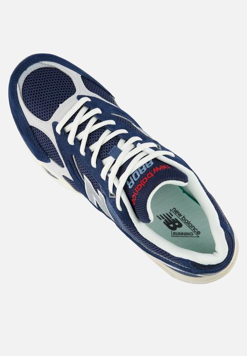 New Balance  - 880R