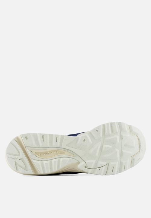 New Balance  - 880R