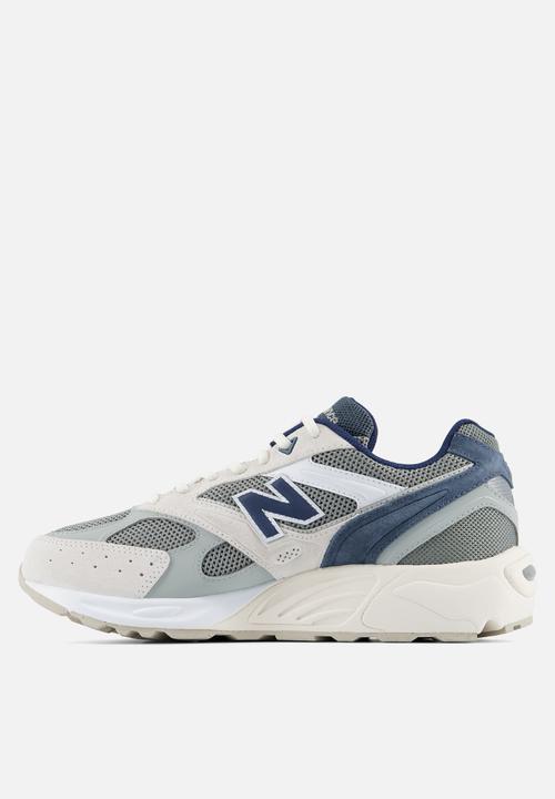 New Balance  - 880R