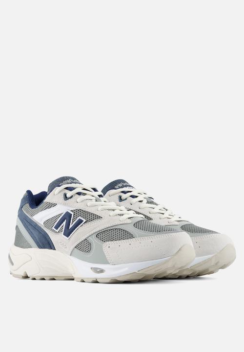 New Balance  - 880R