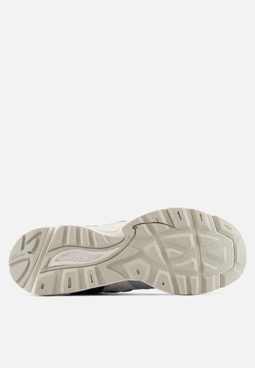 New Balance  - 880R