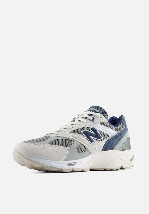 New Balance  - 880R